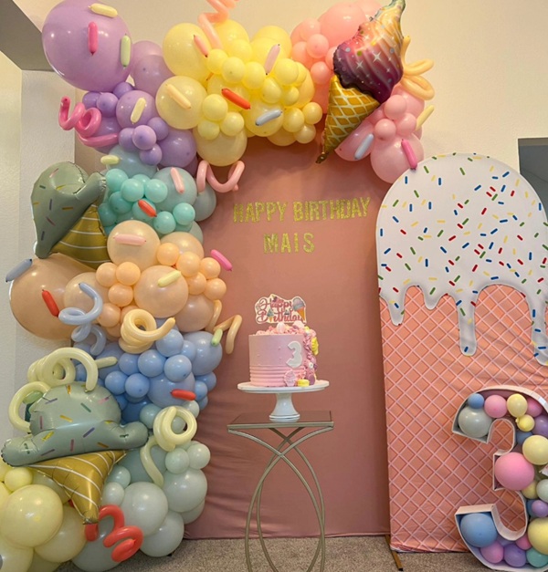 ice cream party balloon garland