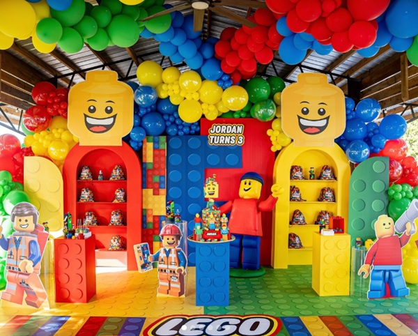 lego birthday party balloons and props