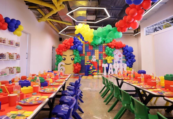 lego party tablescape