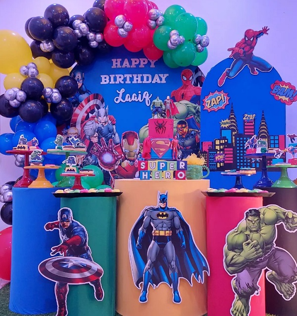 superhero characters props and balloons