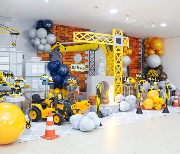 Construction themed party props