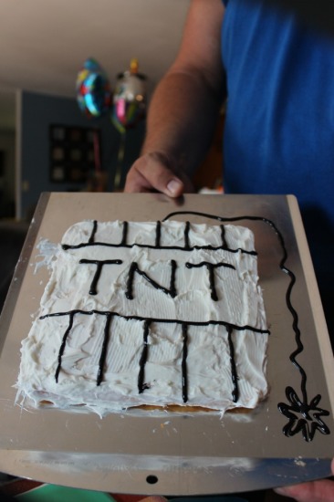 Minecraft-TNT-Cake