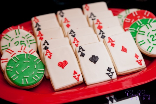 adult-40th-las-vegas-casino-birthday-party-ideas-decorations-poker-aces-card-cookies