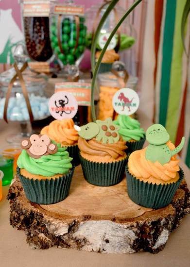cupcakes in dino and jungle theme