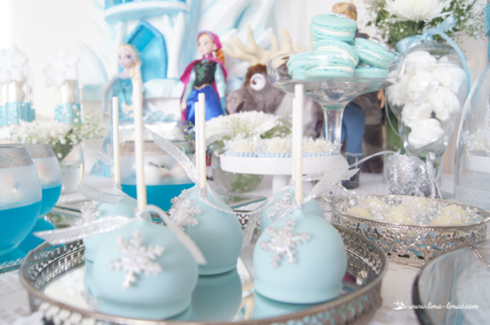 glamorous-frozen-birthday-party-cakepops-with-snowflake