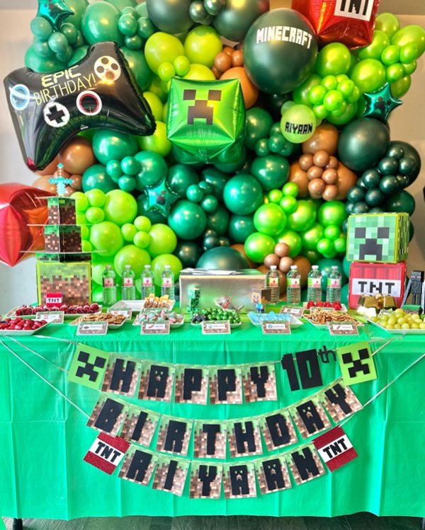 minecraft birthday dessert table