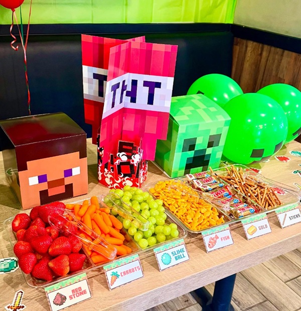 minecraft themed food and signs