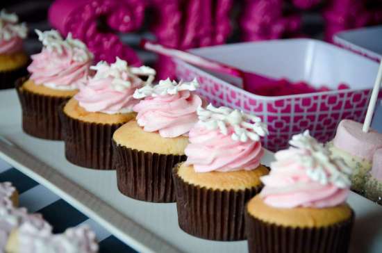 sweet-pink-winter-wonderland-cupcakes