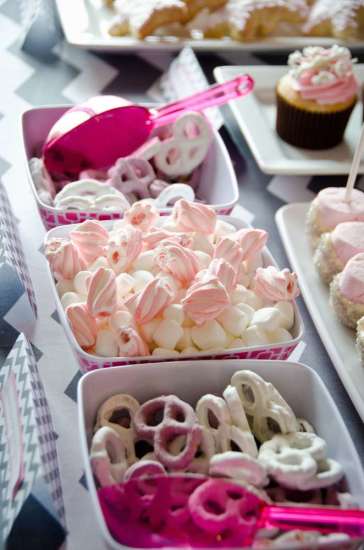 sweet-pink-winter-wonderland-cupcakes-treats