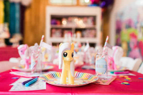 My_Little _Pony_Birthday_Party_in_Rainbow-ideas_pony_toy