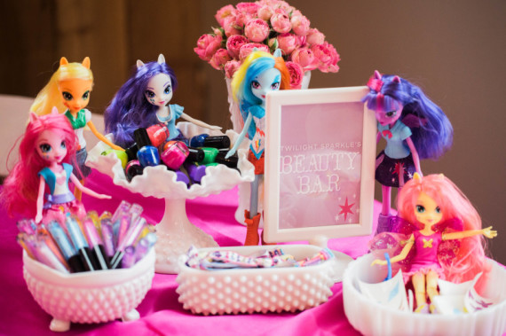 My_Little _Pony_Birthday_Party_in_Rainbow_beauty_station_activity