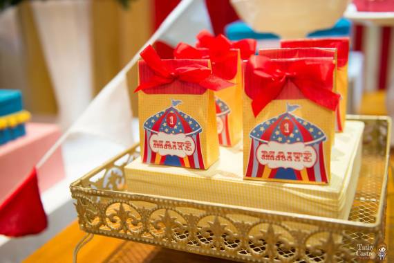 circus-themed-party-treat-bags