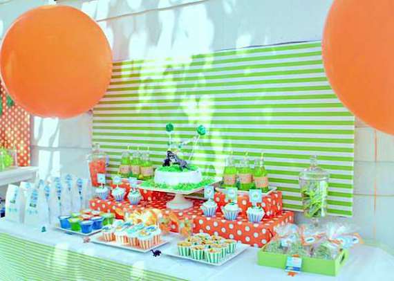 orange-green-roaring-dinosaur-party-dessert-table-giant-balloons