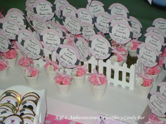 polka-dot-minnie-mouse-party-candy-bar