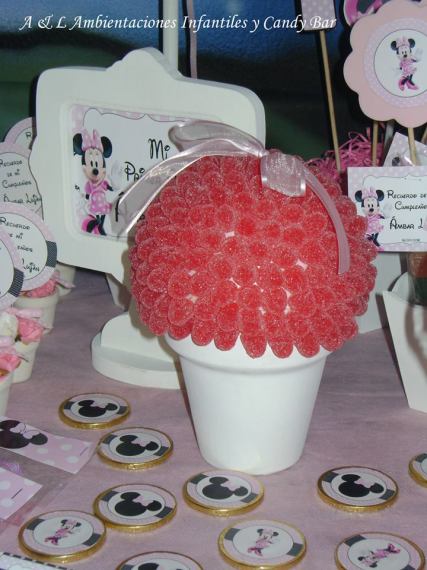 polka-dot-minnie-mouse-party-candy-centerpiece-decorations