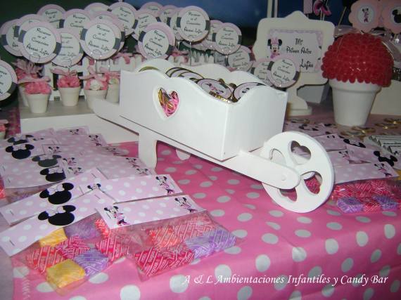 polka-dot-minnie-mouse-party-decorations