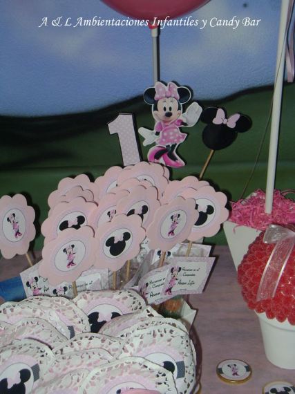 polka-dot-minnie-mouse-party-one-year-old-centerpieces