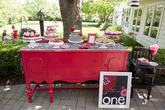 poppy-party-with-black-white-stripes-dessert-table