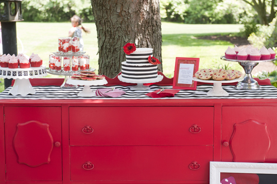 poppy-party-with-black-white-stripes-dessert-table-ideas