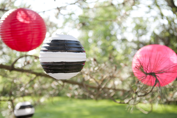 poppy-party-with-black-white-stripes-sitting-area-party-setting-lanterns