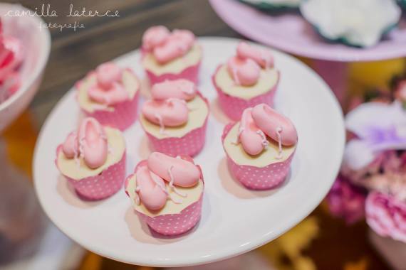 sweet-ballerina-birthday-party-cupcakes