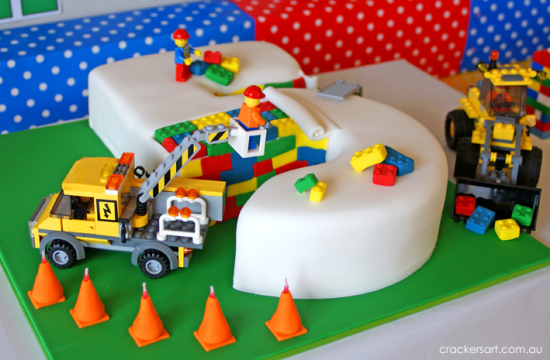 Crackers LEGO Birthday Party cake
