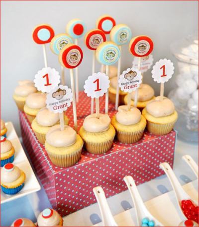 curious-george-birthday-party-treats-cupcakes