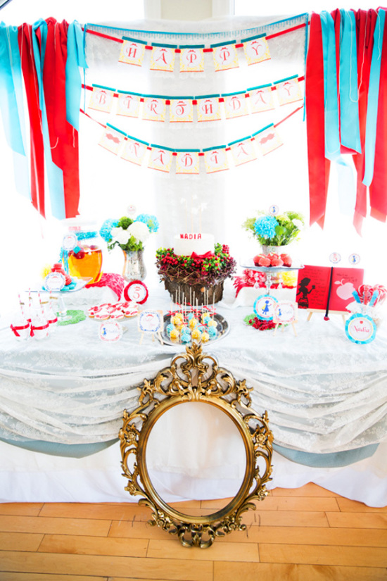 Charming Snow White Party dessert table