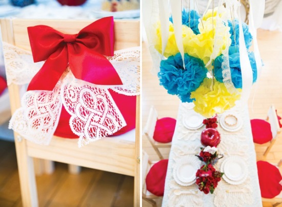 charming-snow-white-party-red-bows-setting