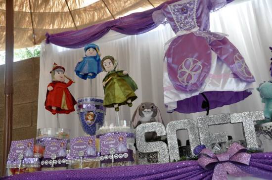 sophia-the-first-birthday-party-main-table