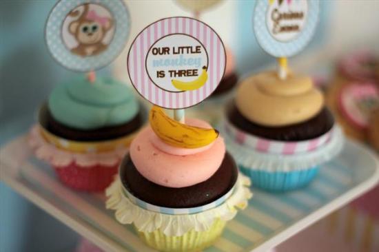 curious george inspired monkey party food and treats, cupcakes