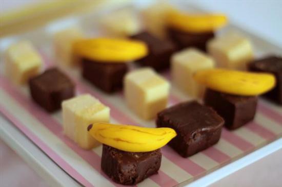 curious george inspired monkey party food and treats, sweets