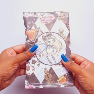 how to assemble alice in wonderland chip bag