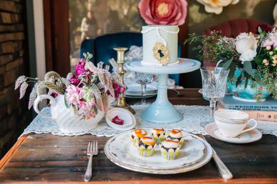 ariana-in-alice-in-wonderland-first-birthday-party dessert table ideas