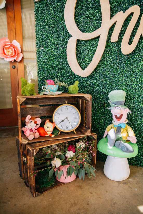 ariana-in-alice-in-wonderland-first-birthday-party props and background