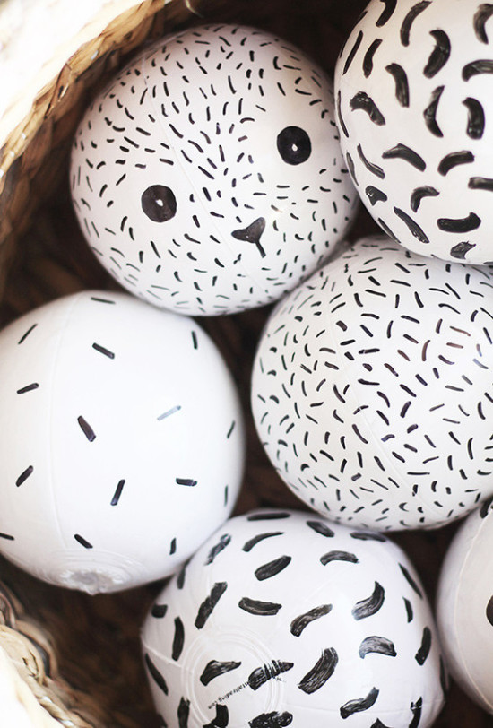 modern-wild-thing-birthday-party balls