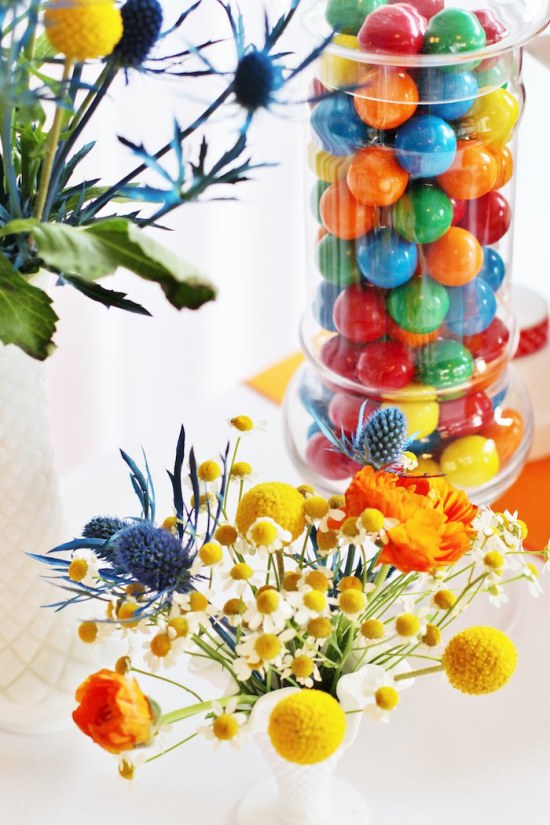 primary-color-birthday-party gumballs