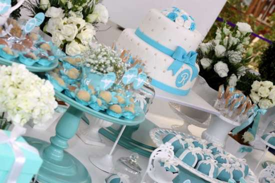 breakfast-at-tiffanys-birthday-party desserts cakepops cake