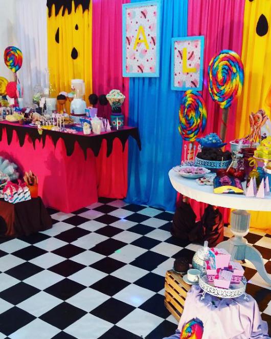 lollipop-candy-birthday-party-alice-in-wonderland-feel