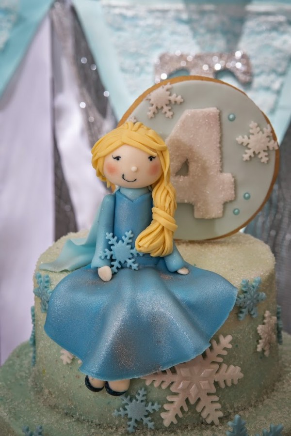 Glamorous-Frozen-Birthday-Party-Cake-Elsa