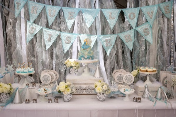 Glamorous-Frozen-Birthday-Party-Dessert-Table