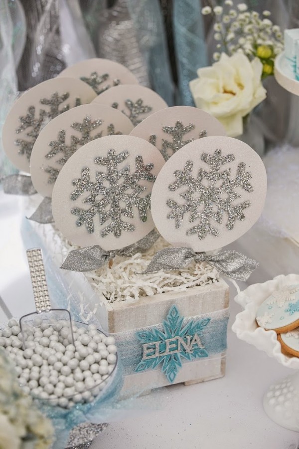 Glamorous-Frozen-Birthday-Party-Silver-Snowflakes