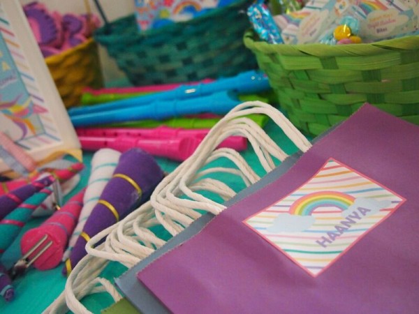 Rainbow-Unicorn-Birthday-Party-Gift-Bags