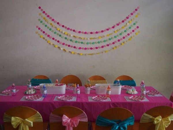 Rainbow-Unicorn-Birthday-Party-Guest-Tables