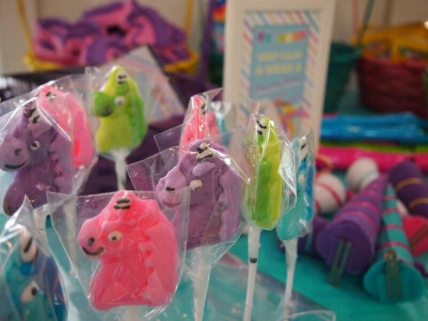 Rainbow-Unicorn-Birthday-Party-Lollipops
