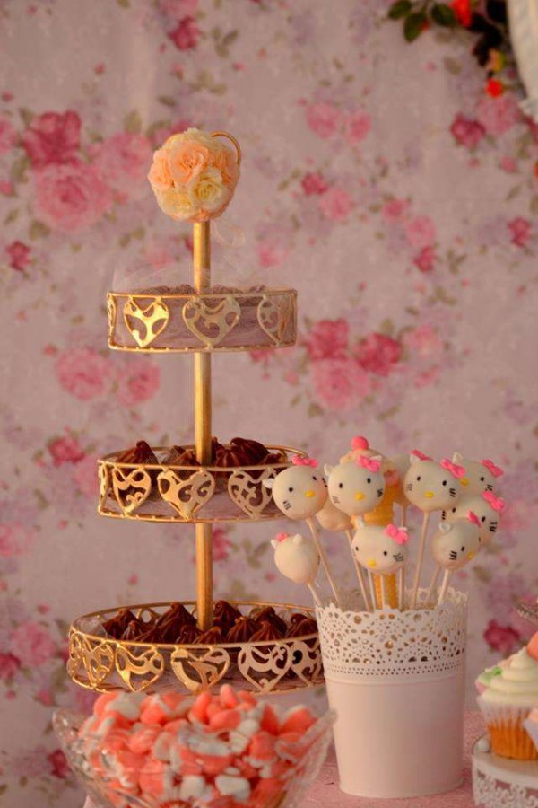 Vintage-Chic-Hello-Kitty-Party-Chocolates-Tiered-Tray
