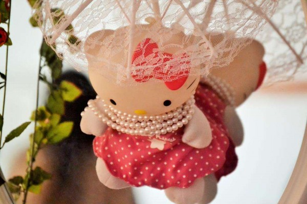 Vintage-Chic-Hello-Kitty-Party-Doll-Decor