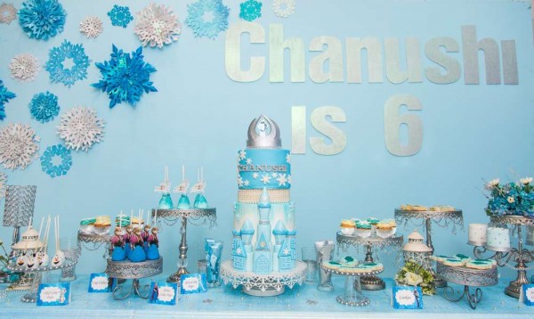Frozen-Wonderland-Birthday-Party-Buffet-Table