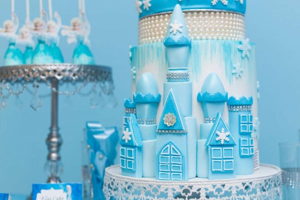 Frozen-Wonderland-Birthday-Party-Cake