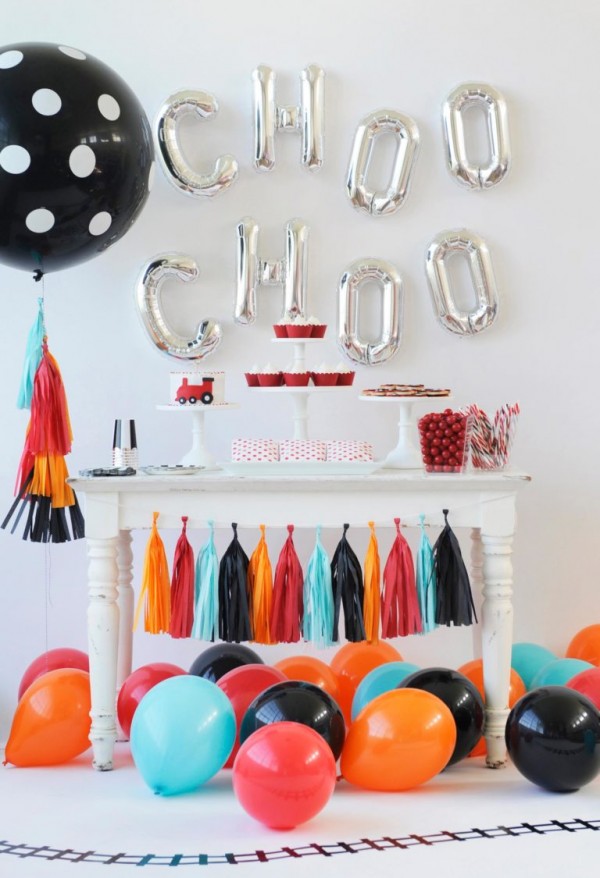Contemporary-Train-Birthday-Party-Balloons